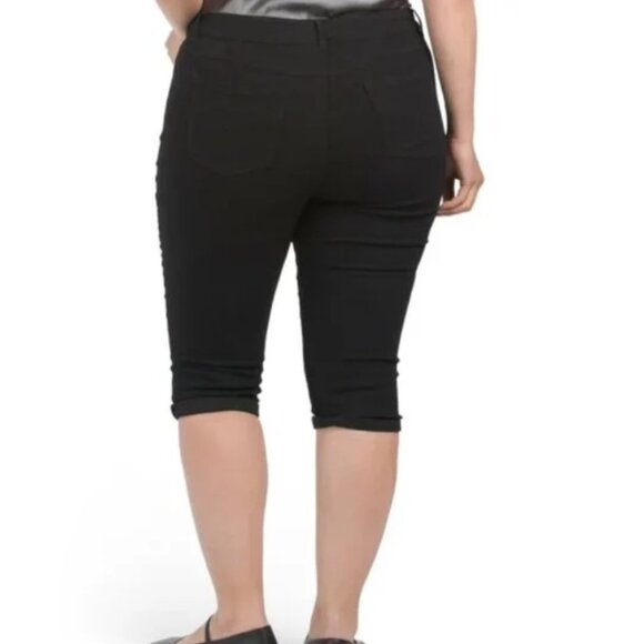 NWT D.Jeans Black Denim Rolled Capris, Size 22W, Made From Recycled Mate… - Picture 2 of 2